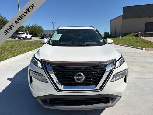 Pearl White Tricoat 2022 Nissan Rogue SV