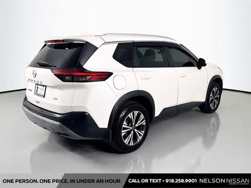 Pearl White Tricoat 2022 Nissan Rogue SV