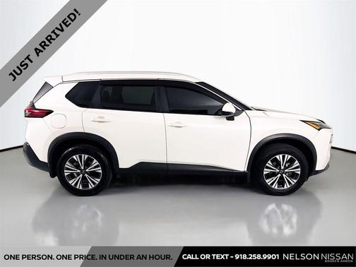Pearl White Tricoat 2022 Nissan Rogue SV