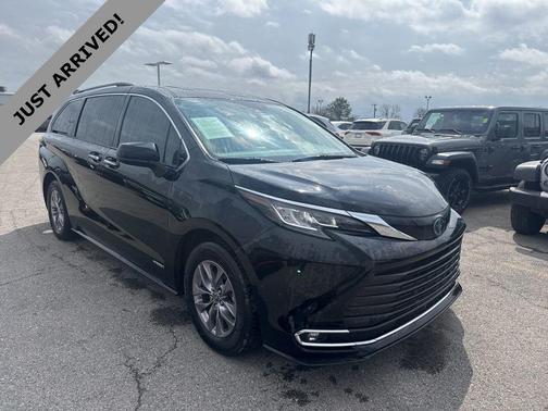 2021 Toyota Sienna XLE 8 Passenger