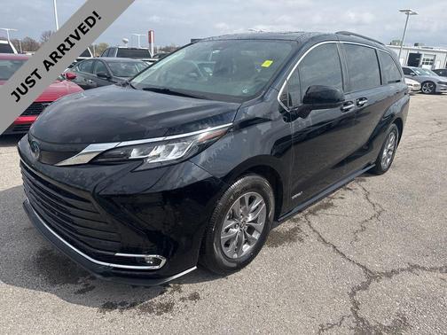 2021 Toyota Sienna XLE 8 Passenger