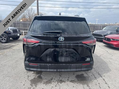 2021 Toyota Sienna XLE 8 Passenger