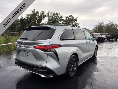 Celestial Silver Metallic 2023 Toyota Sienna XSE 7 Passenger