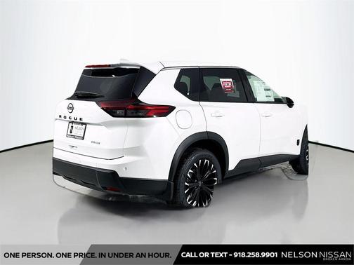 Everest White Pearl Tricoat 2026 Nissan Rogue SV