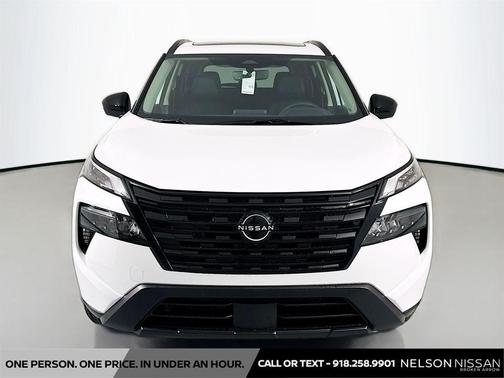 Everest White Pearl Tricoat 2026 Nissan Rogue SV