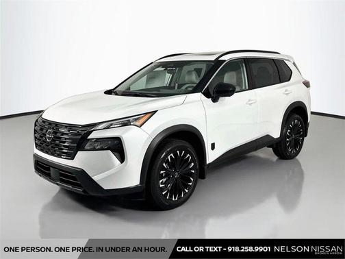 Everest White Pearl Tricoat 2027 Nissan Rogue Dark Armor