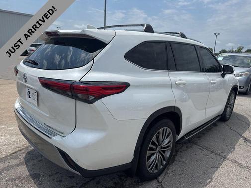 Blizzard Pearl 2021 Toyota Highlander Platinum