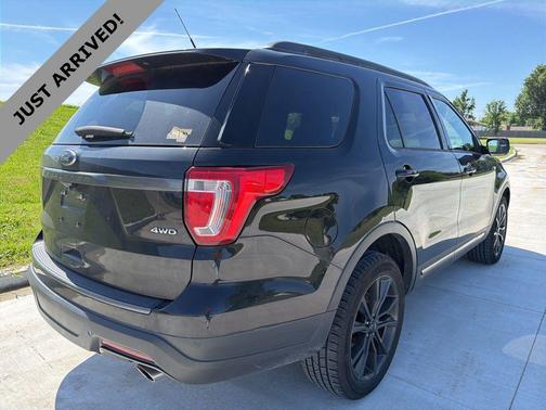SHADOW BLACK 2018 Ford Explorer XLT