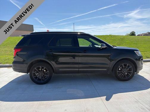 SHADOW BLACK 2018 Ford Explorer XLT