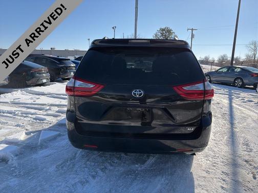 2017 Toyota Sienna XLE