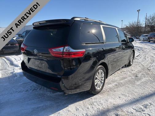 2017 Toyota Sienna XLE
