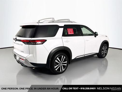 Everest White Pearl Tricoat 2025 Nissan Pathfinder Platinum FWD