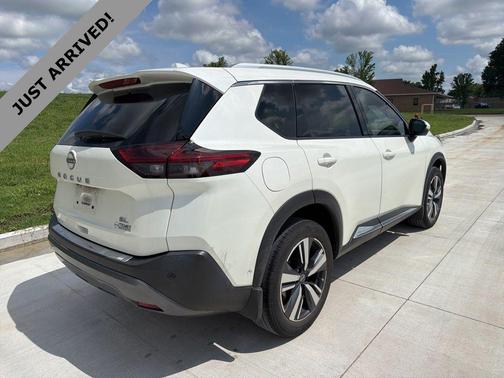 Pearl White Tricoat 2023 Nissan Rogue SL