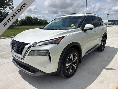 Pearl White Tricoat 2023 Nissan Rogue SL