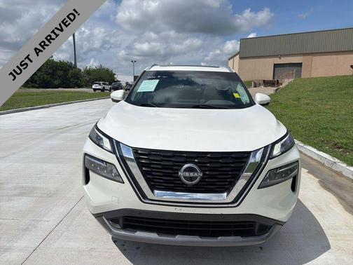Pearl White Tricoat 2023 Nissan Rogue SL