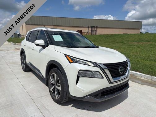 Pearl White Tricoat 2023 Nissan Rogue SL