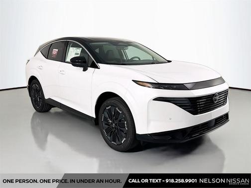 Everest White Pearl Tricoat/Super Black 2026 Nissan Murano Platinum