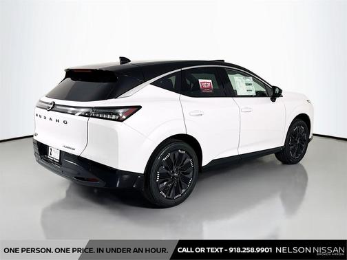 Everest White Pearl Tricoat/Super Black 2026 Nissan Murano Platinum