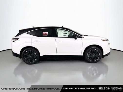 Everest White Pearl Tricoat/Super Black 2026 Nissan Murano Platinum