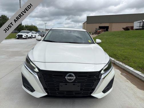 Pearl White Tricoat 2025 Nissan Altima 2.5 SV