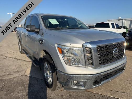 2017 Nissan Titan SV