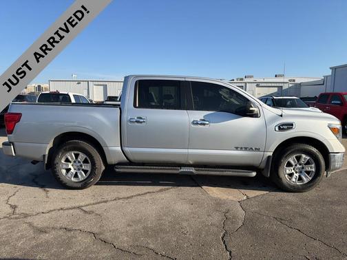 2017 Nissan Titan SV