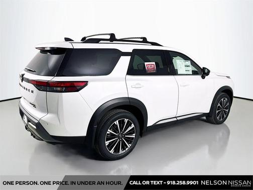Everest White Pearl Tricoat 2026 Nissan Pathfinder Platinum