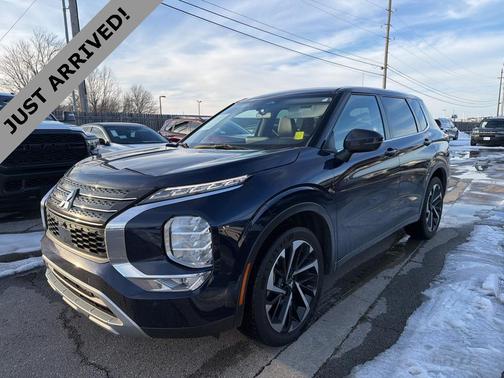2023 Mitsubishi Outlander SE Black Edition 2WD