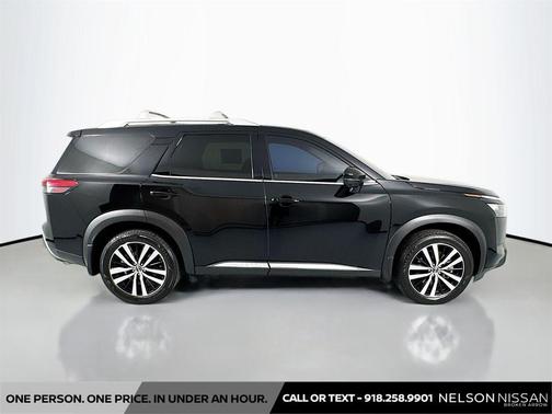 Super Black 2025 Nissan Pathfinder Platinum FWD