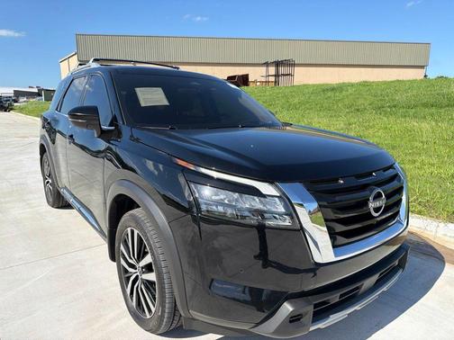 Super Black 2025 Nissan Pathfinder Platinum FWD