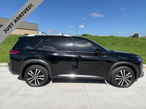 Super Black 2025 Nissan Pathfinder Platinum FWD
