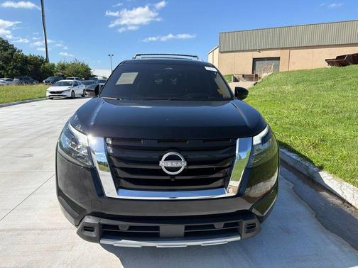 Super Black 2025 Nissan Pathfinder Platinum FWD