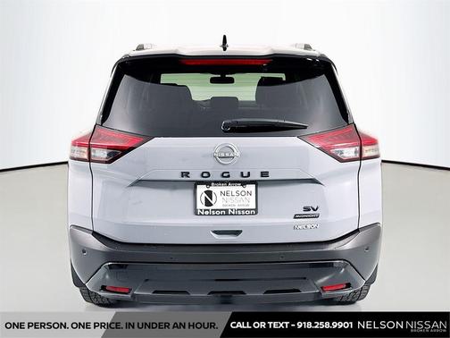 Boulder Gray Pearl/Super Black 2023 Nissan Rogue SV