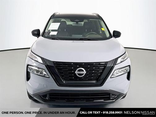 Boulder Gray Pearl/Super Black 2023 Nissan Rogue SV