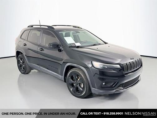 Diamond Black Crystal Pearlcoat 2019 Jeep Cherokee Altitude