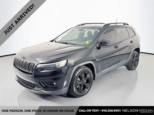 Diamond Black Crystal Pearlcoat 2019 Jeep Cherokee Altitude