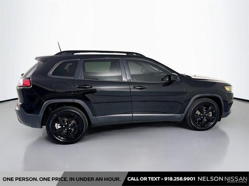 Diamond Black Crystal Pearlcoat 2019 Jeep Cherokee Altitude