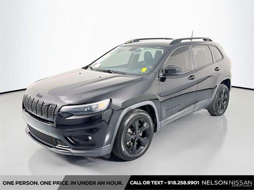 Diamond Black Crystal Pearlcoat 2019 Jeep Cherokee Altitude
