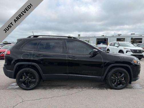 Diamond Black Crystal Pearlcoat 2019 Jeep Cherokee Altitude