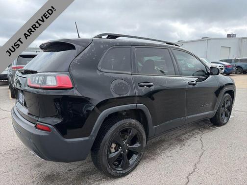 Diamond Black Crystal Pearlcoat 2019 Jeep Cherokee Altitude