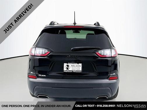 Diamond Black Crystal Pearlcoat 2019 Jeep Cherokee Altitude