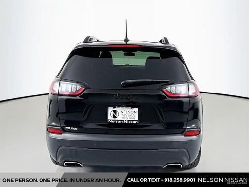 Diamond Black Crystal Pearlcoat 2019 Jeep Cherokee Altitude