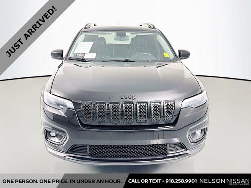 Diamond Black Crystal Pearlcoat 2019 Jeep Cherokee Altitude