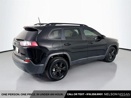 Diamond Black Crystal Pearlcoat 2019 Jeep Cherokee Altitude