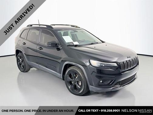Diamond Black Crystal Pearlcoat 2019 Jeep Cherokee Altitude