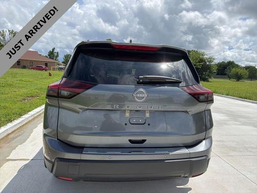 Gun Metallic 2025 Nissan Rogue SV