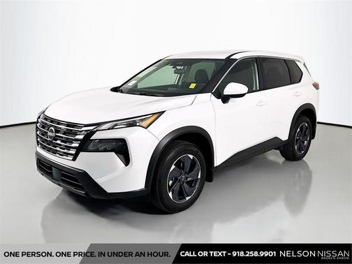 Everest White Pearl Tricoat 2026 Nissan Rogue SV