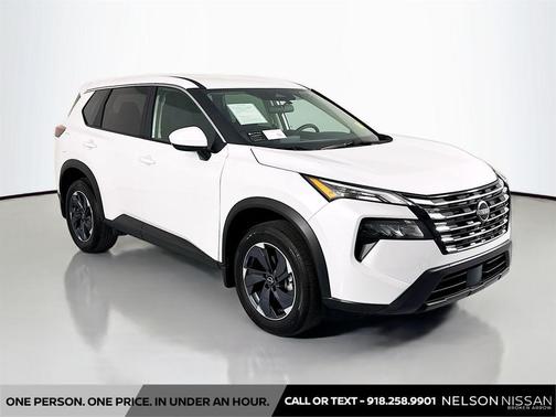 Everest White Pearl Tricoat 2026 Nissan Rogue SV