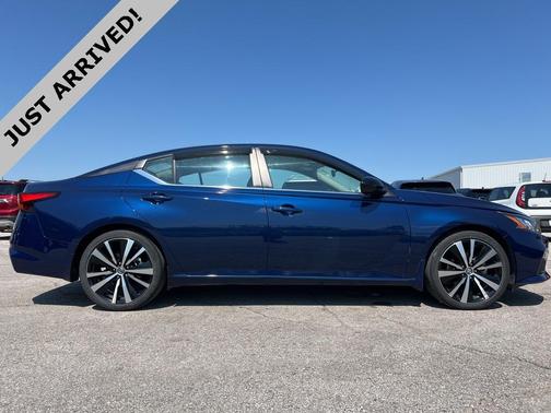 2022 Nissan Altima SR FWD