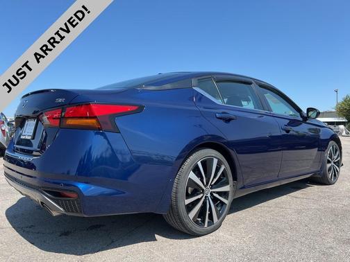 2022 Nissan Altima SR FWD